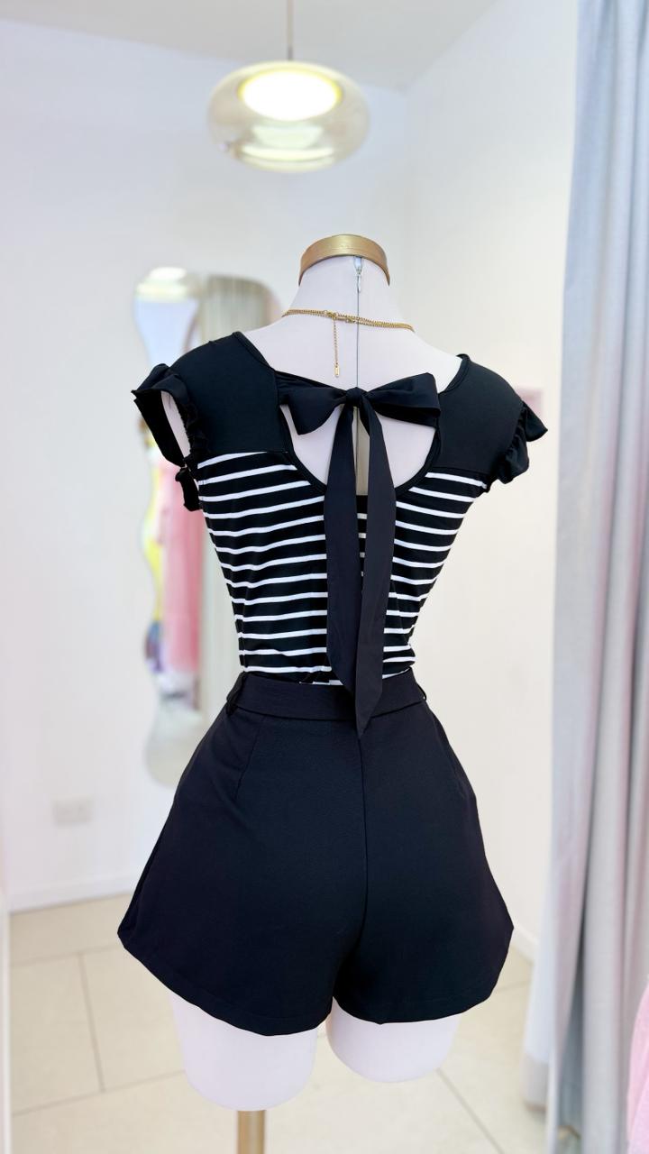 Blusa Negra con Rayas Blancas, lazo en la espalda - Basics by Maoosuri